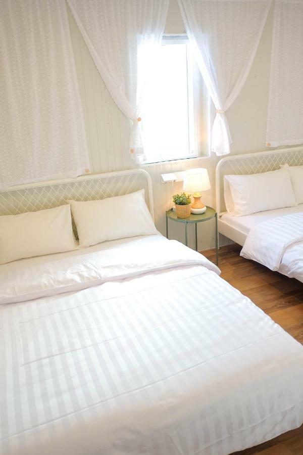 Baan Baan Hostel - Sha Plus Phuket Екстериор снимка